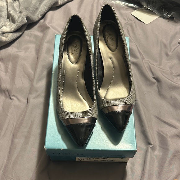 Life Stride Shoes - Life Stride Herringbone Pointed Toe Flats in Gray and Black